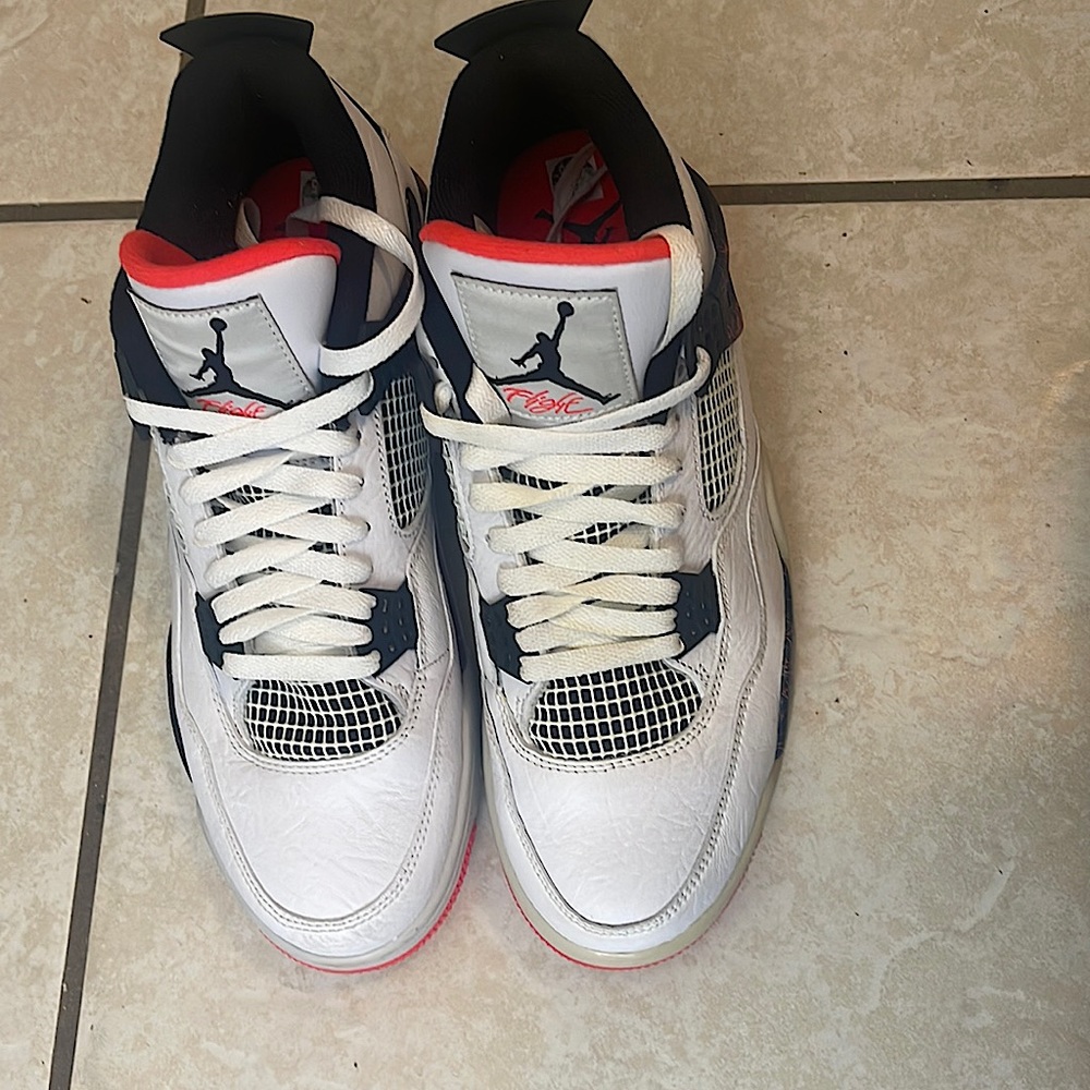 Air Jordan 4 Retro ‘Pale Citron’
Visit
$233.00* ·  In stock · Brand: Jordan